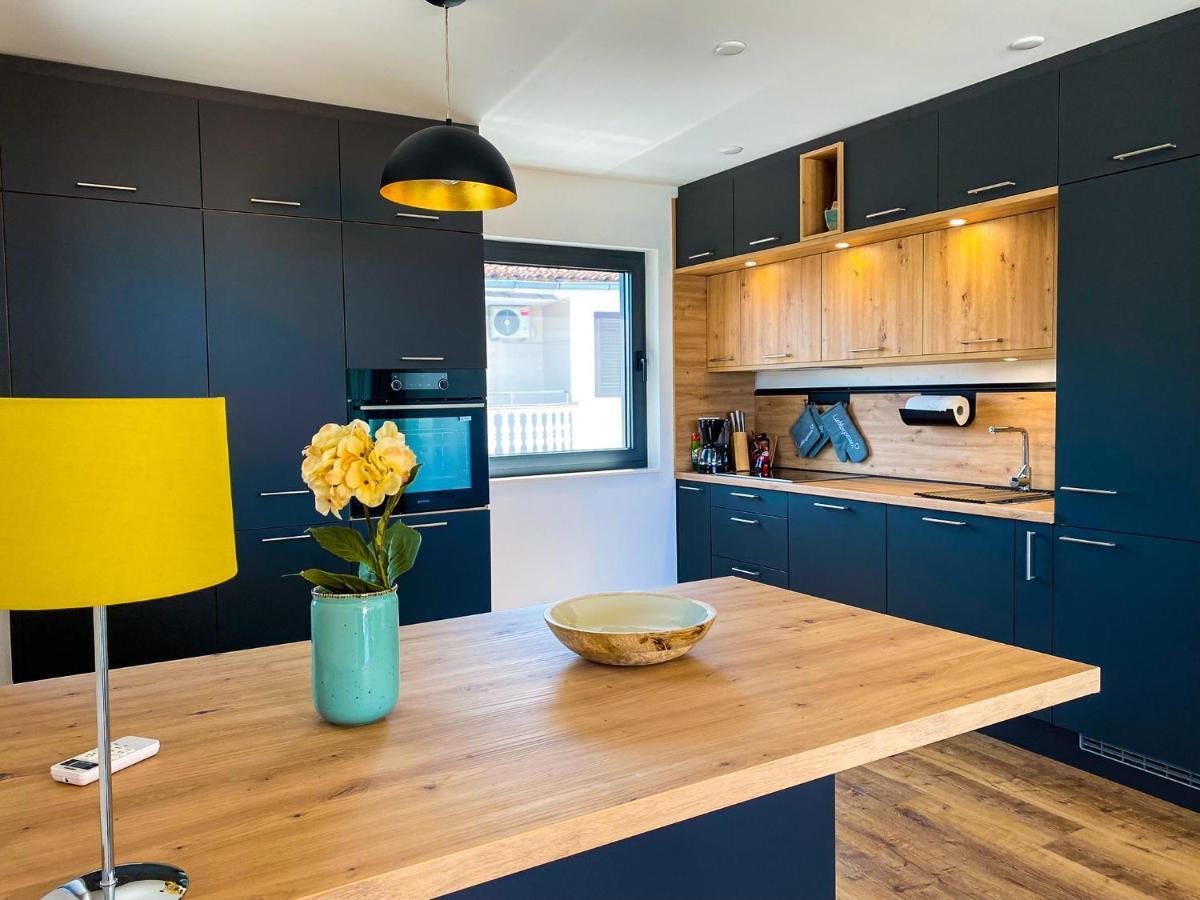 Villa Mirno More Apartments Малинска Екстериор снимка