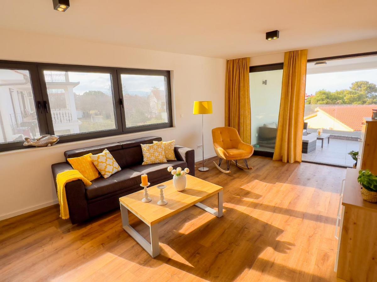 Villa Mirno More Apartments Малинска Екстериор снимка
