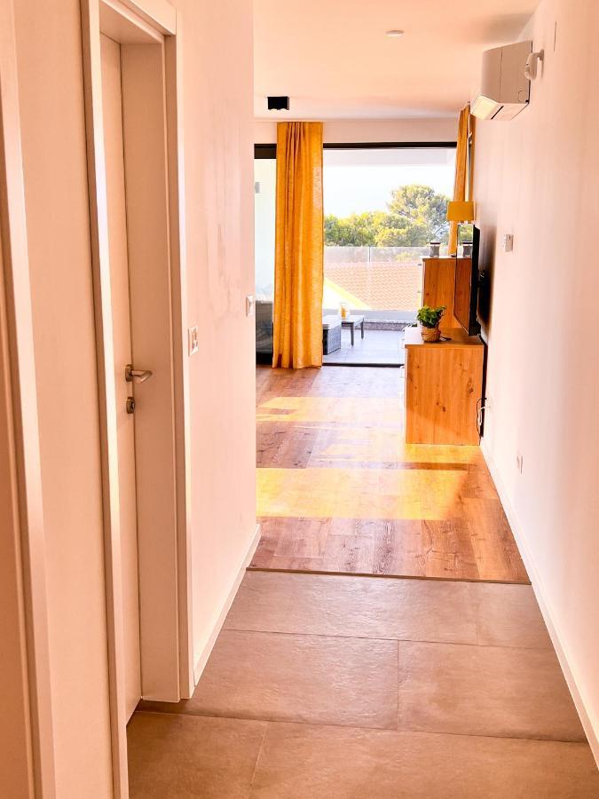 Villa Mirno More Apartments Малинска Екстериор снимка