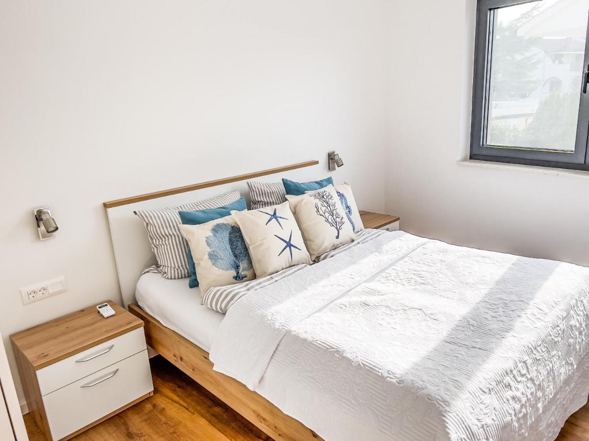 Villa Mirno More Apartments Малинска Екстериор снимка