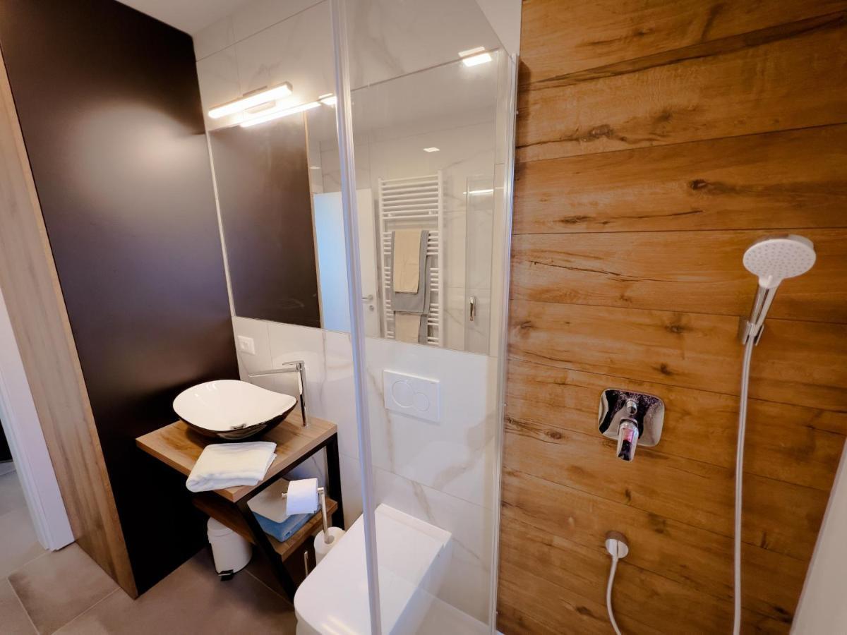 Villa Mirno More Apartments Малинска Екстериор снимка