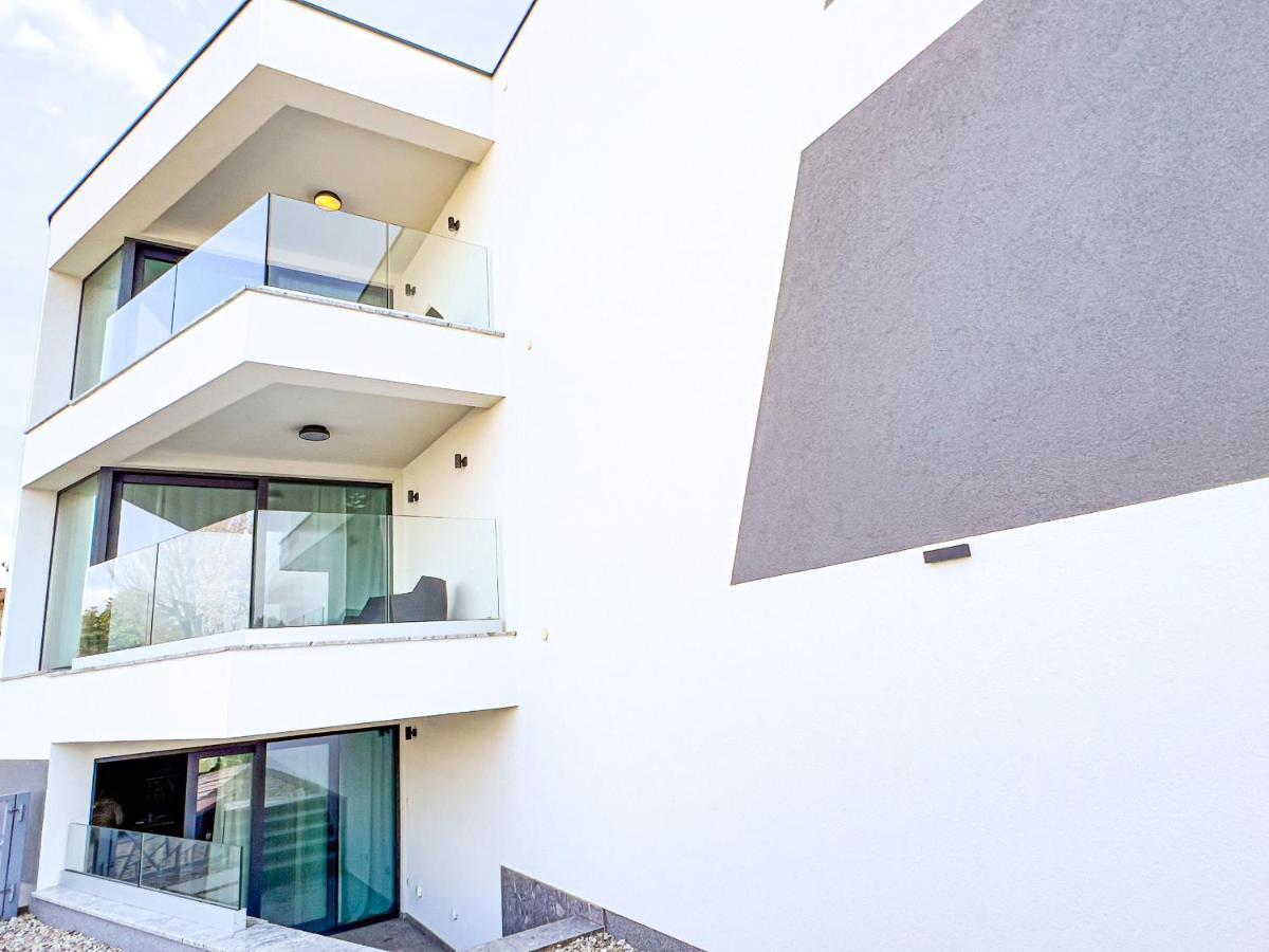 Villa Mirno More Apartments Малинска Екстериор снимка