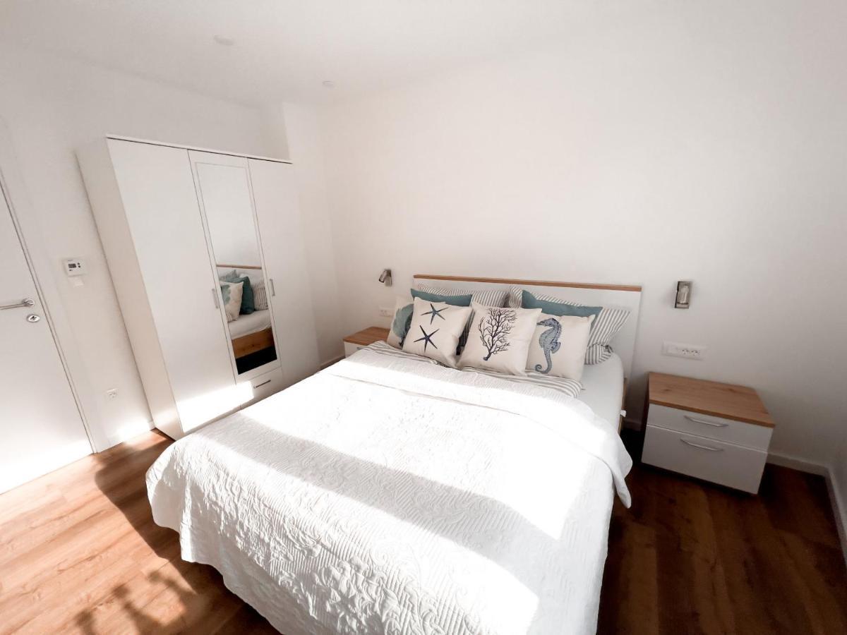 Villa Mirno More Apartments Малинска Екстериор снимка
