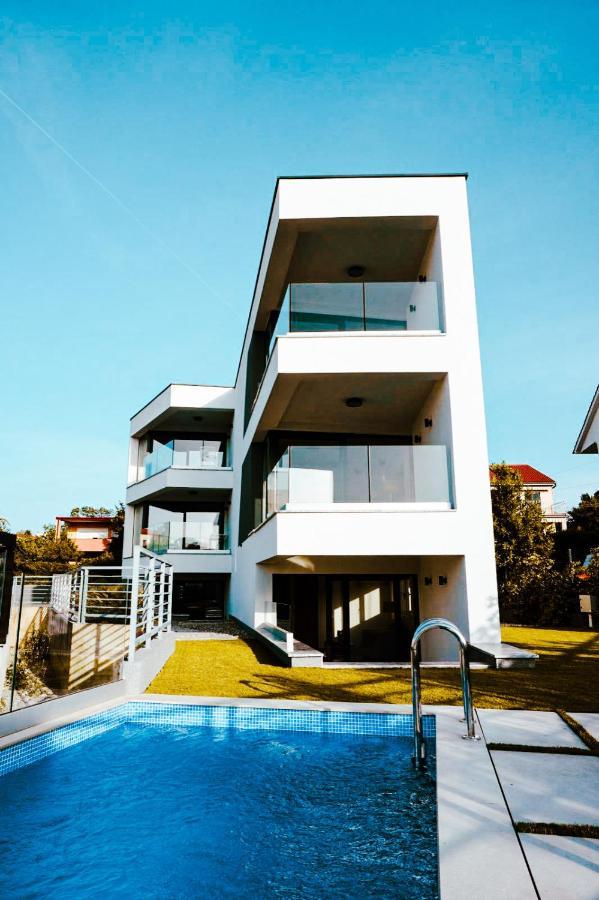 Villa Mirno More Apartments Малинска Екстериор снимка