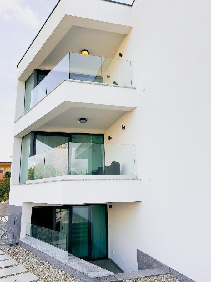 Villa Mirno More Apartments Малинска Екстериор снимка