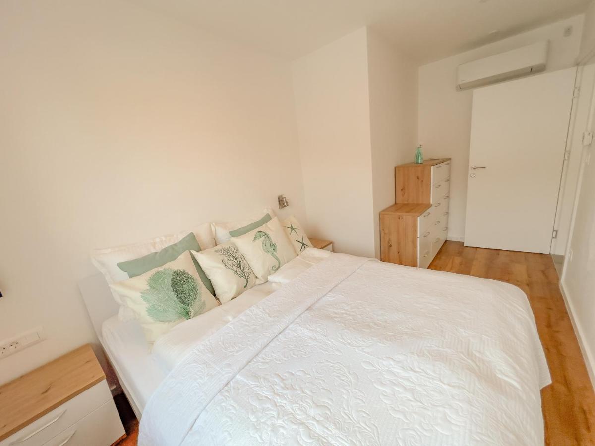 Villa Mirno More Apartments Малинска Екстериор снимка