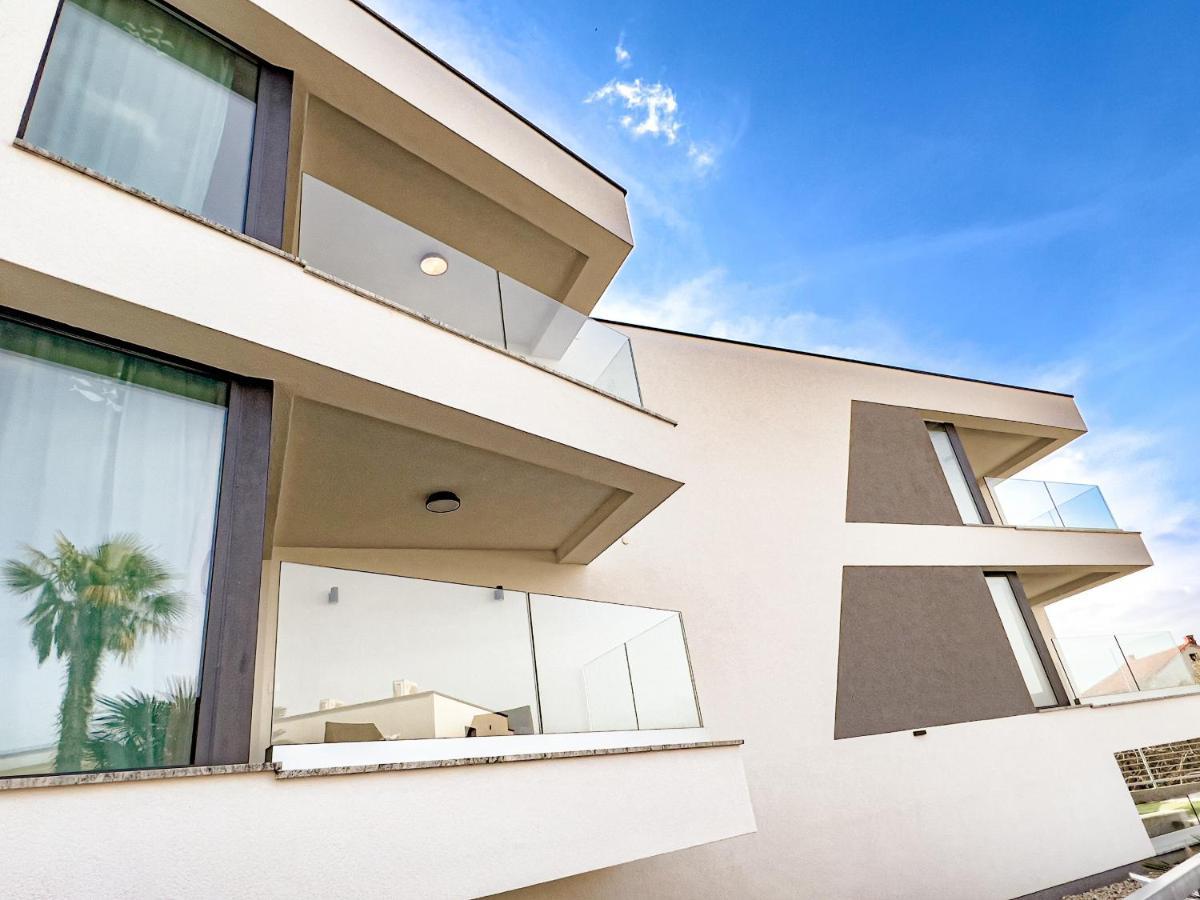 Villa Mirno More Apartments Малинска Екстериор снимка