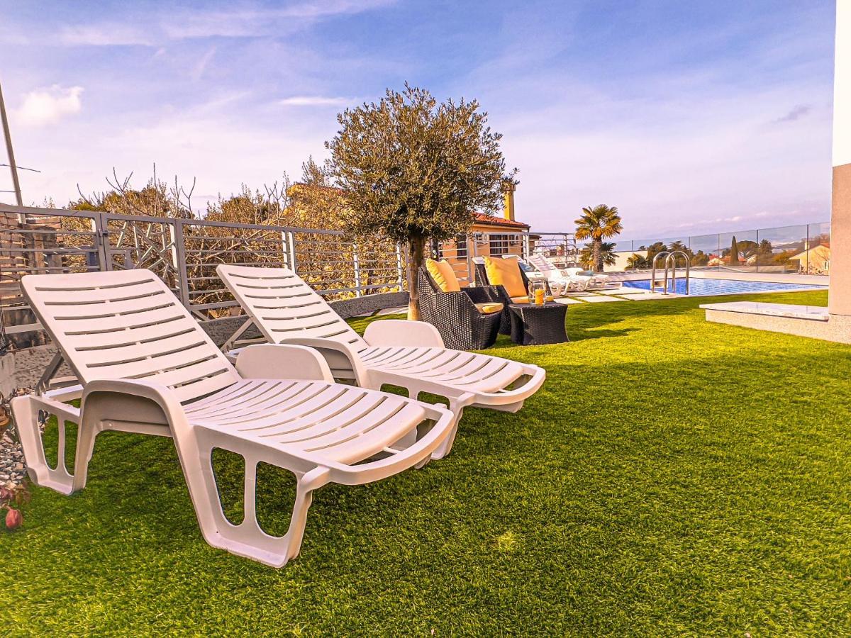 Villa Mirno More Apartments Малинска Екстериор снимка