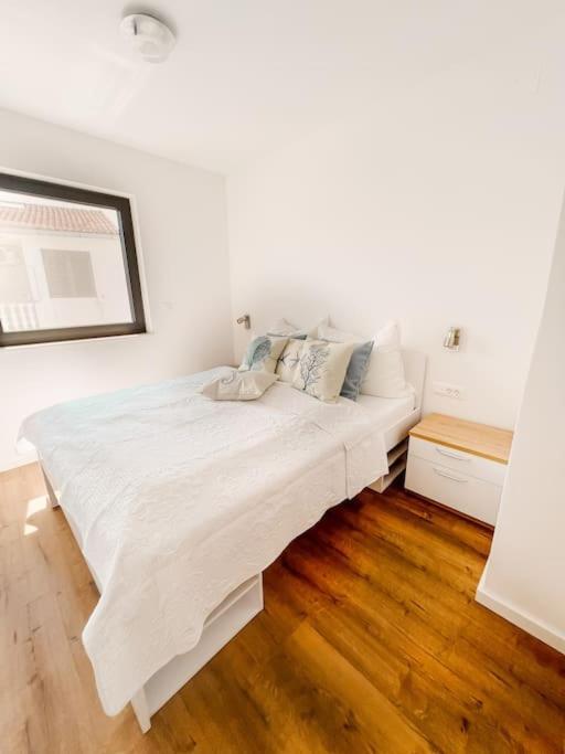 Villa Mirno More Apartments Малинска Екстериор снимка