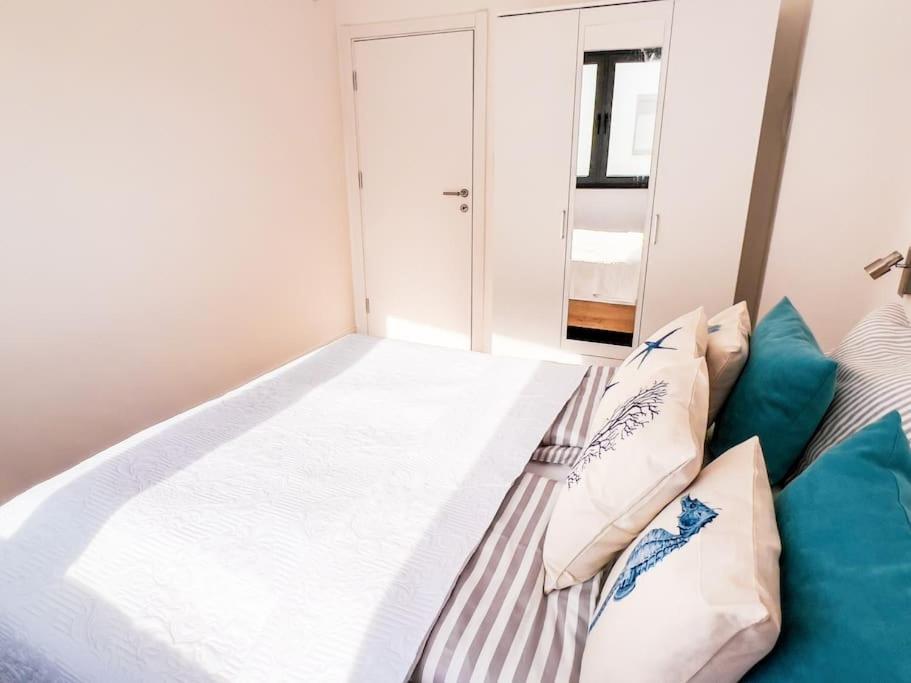 Villa Mirno More Apartments Малинска Екстериор снимка