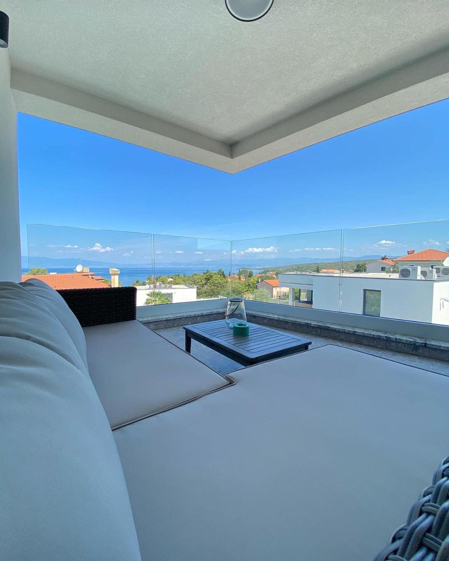 Villa Mirno More Apartments Малинска Екстериор снимка
